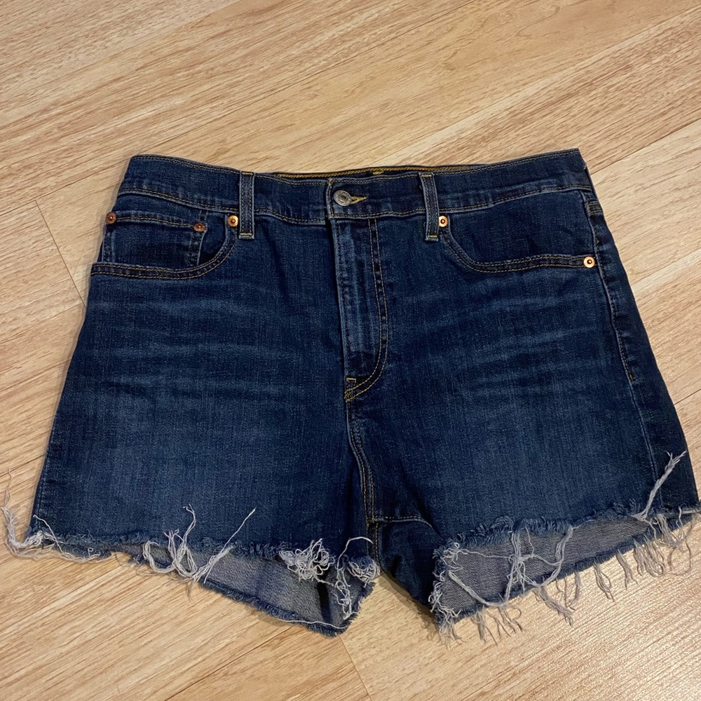 Levi’s high waisted dark wash jean short